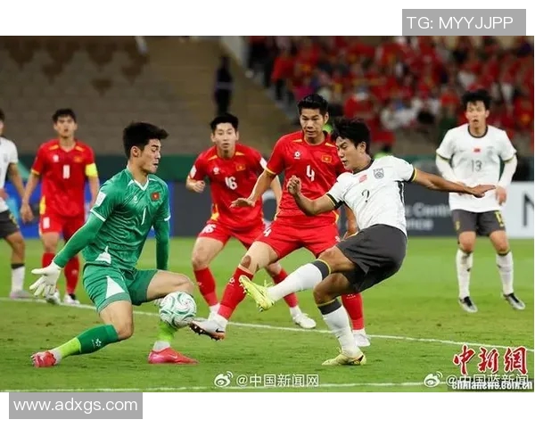 日本与越南足球对决展现亚洲足球实力与魅力的精彩瞬间 日本与越南足球对决展现亚洲足球实力与魅力的精彩瞬间